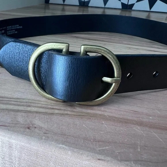 American Eagle XS Black Leather Belt with Gold Buckle - Picture 5 of 5